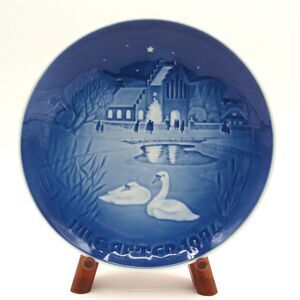 Bing & Grondahl BG 1974 Christmas Plate Village Christmas Swans Denmark Blue